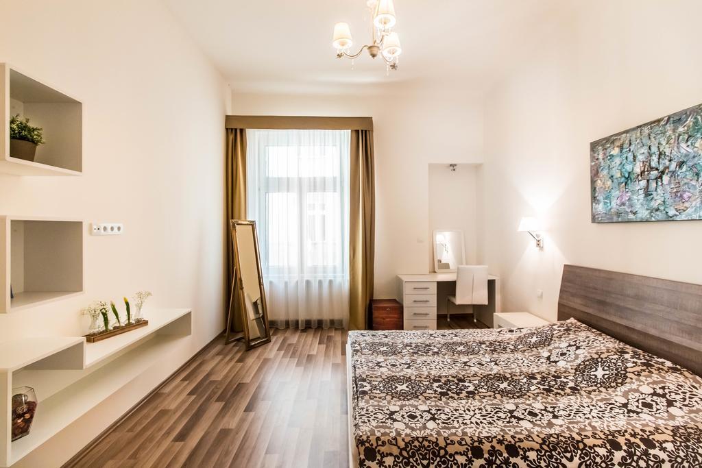Modern Centre Apartman *